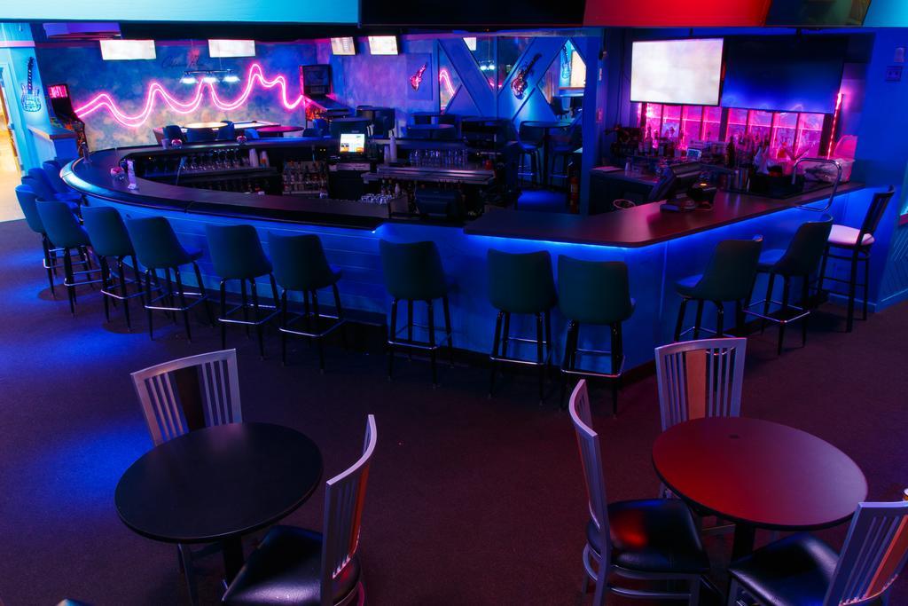 California Palms Hotel And Suites Austintown Εξωτερικό φωτογραφία
