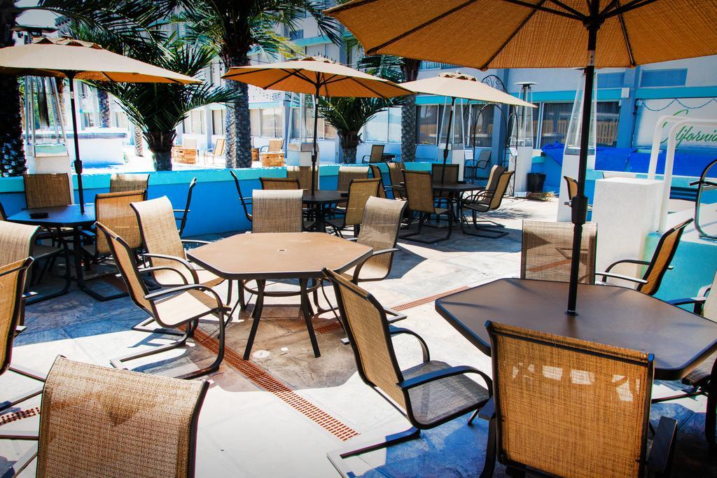 California Palms Hotel And Suites Austintown Εξωτερικό φωτογραφία